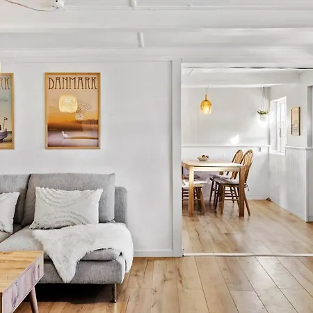 4024-stege-rabylille-strandvej-14 펜션 스테지